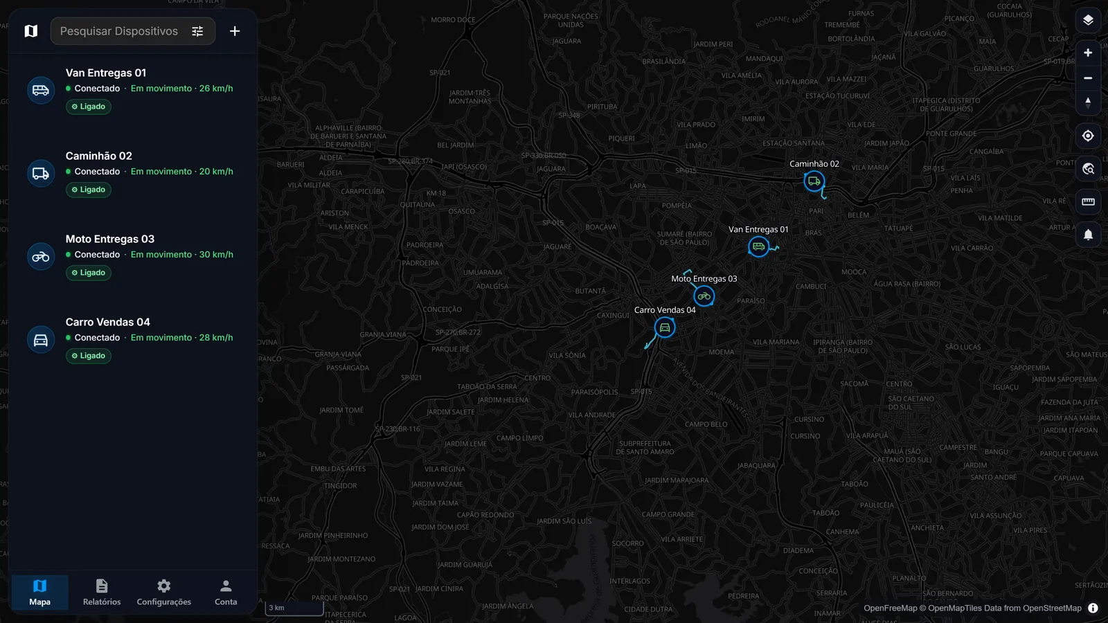 Painel no computador com quatro veículos da frota no mapa